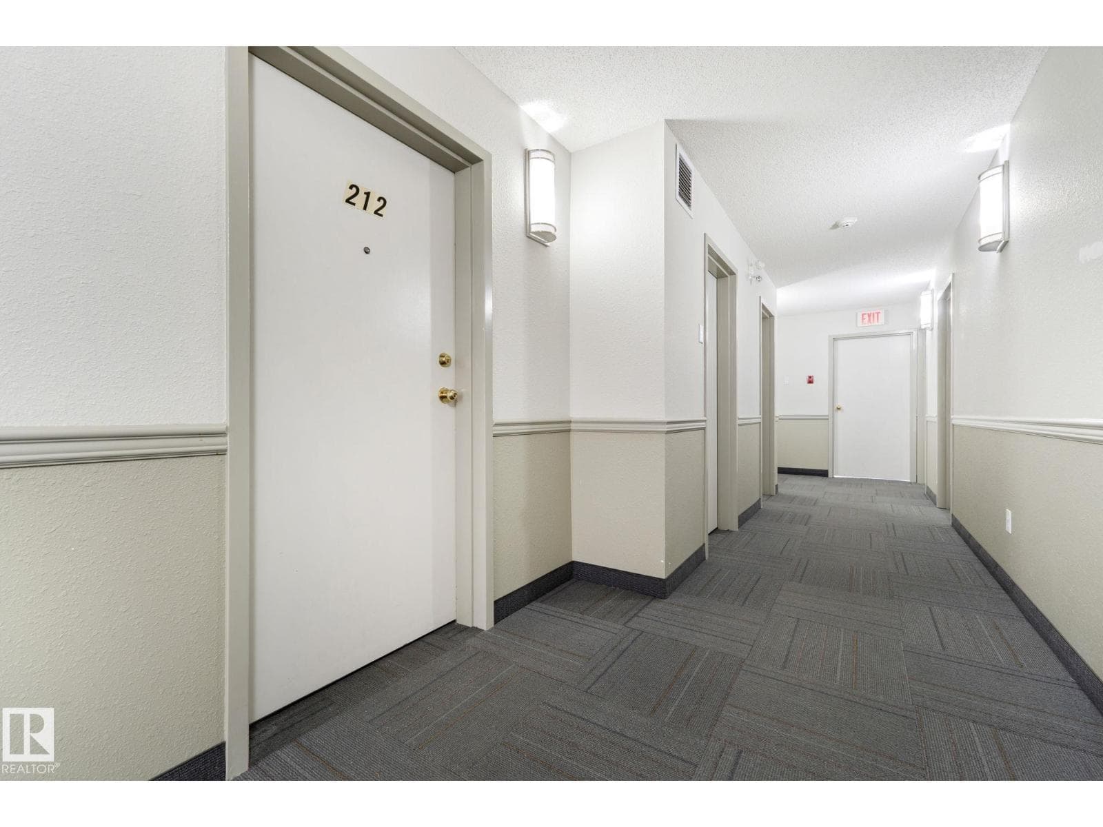 #212 40 ALPINE PL — photo 4