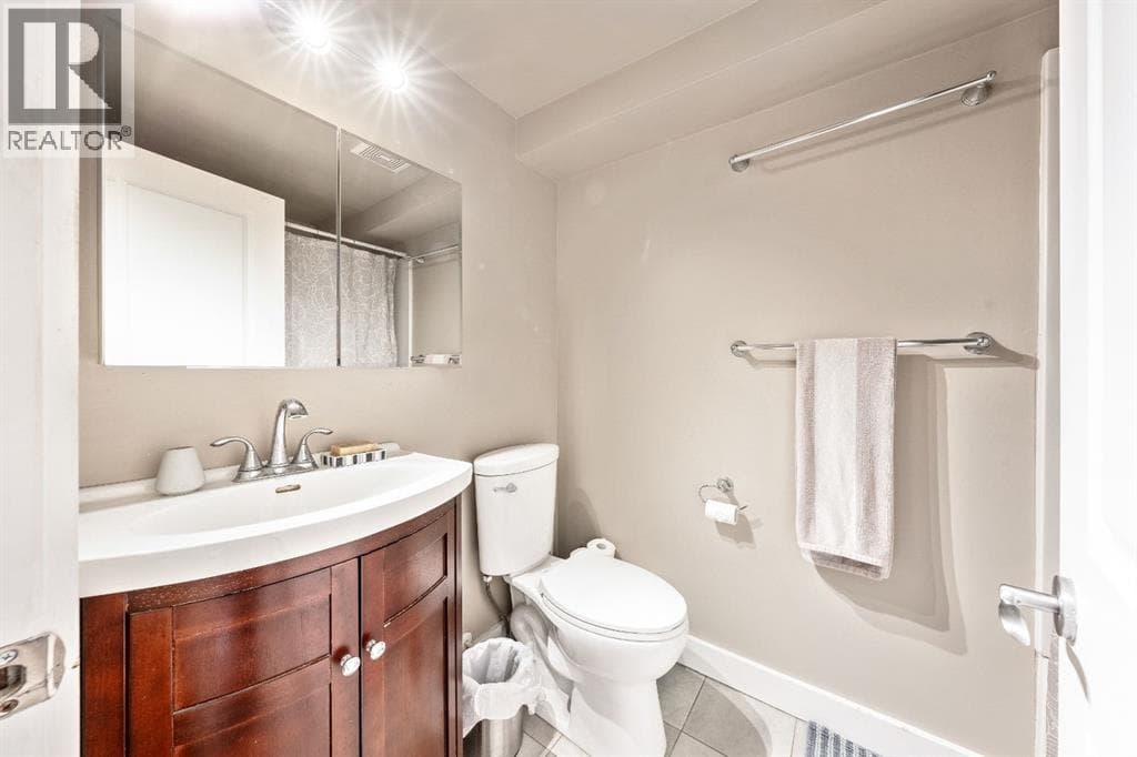 4, 310 22 Avenue SW — photo 3