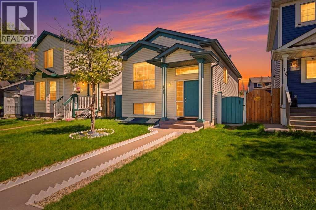 141 Martin Crossing Crescent NE