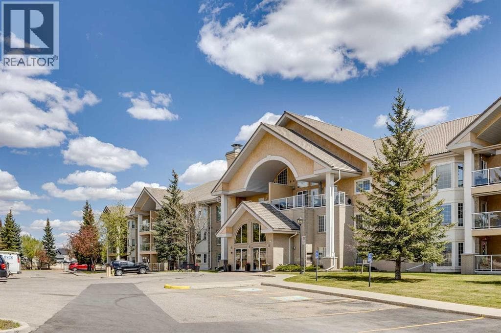 301, 728 Country Hills Road NW