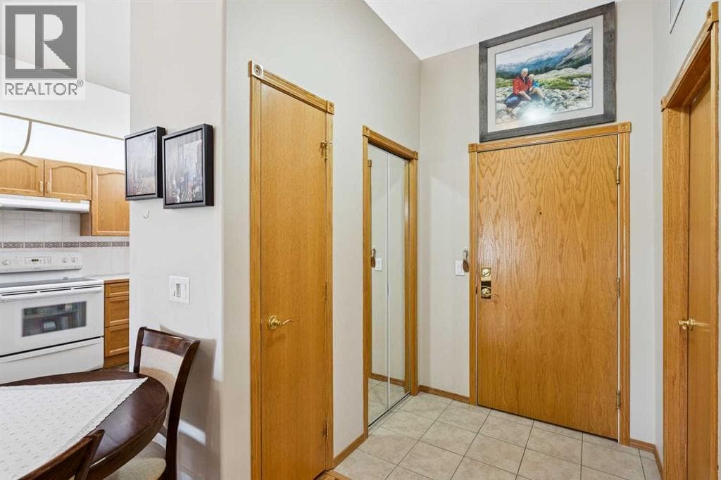 301, 728 Country Hills Road NW — photo 2