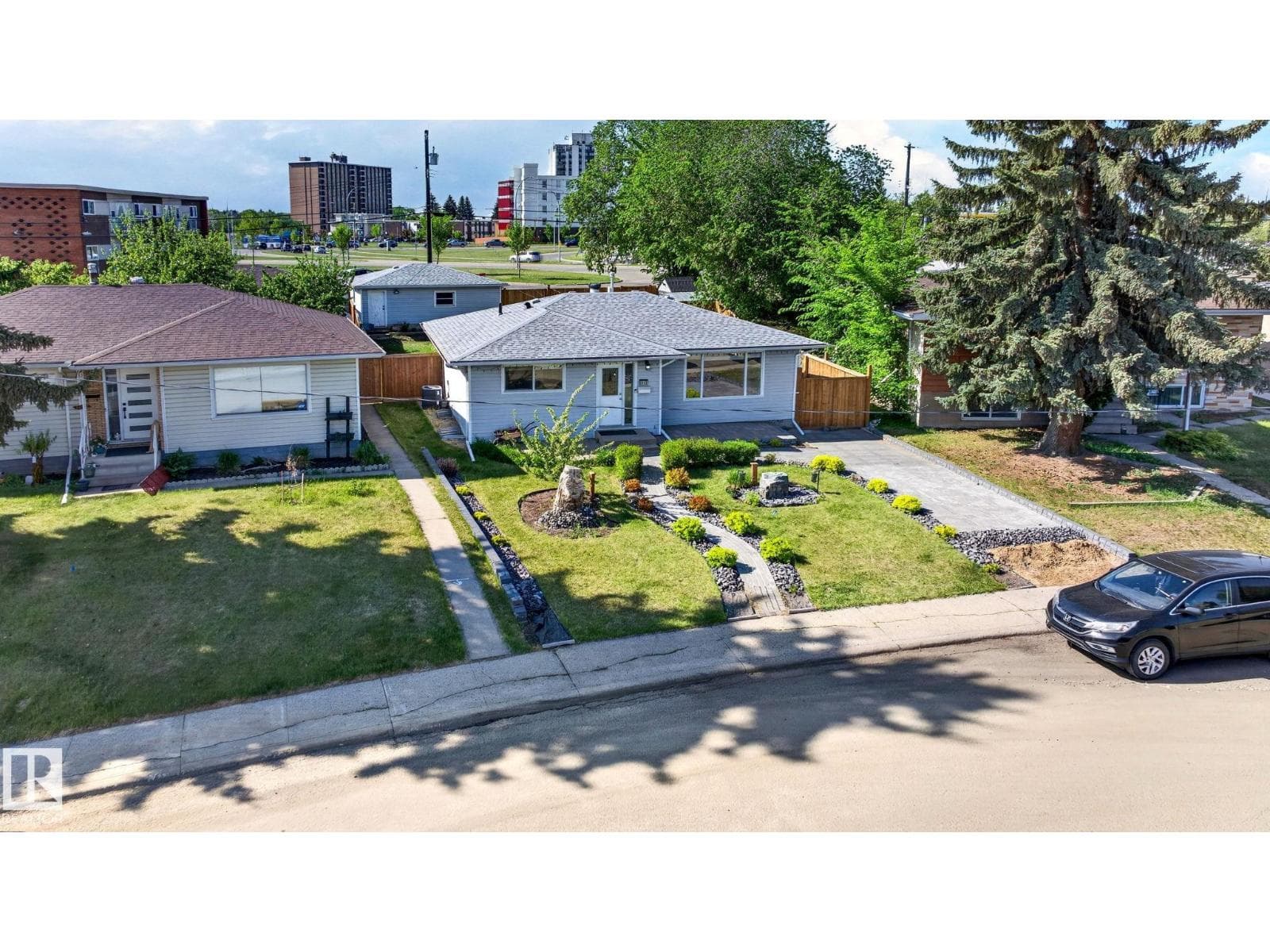 6008 97A AV NW — photo 3