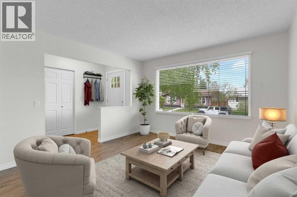 452 Queen Alexandra Way SE — photo 2