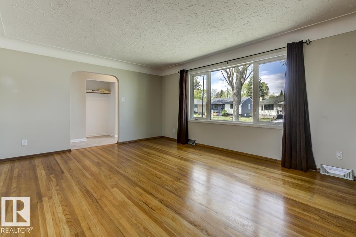 8511 64 AV NW — photo 4