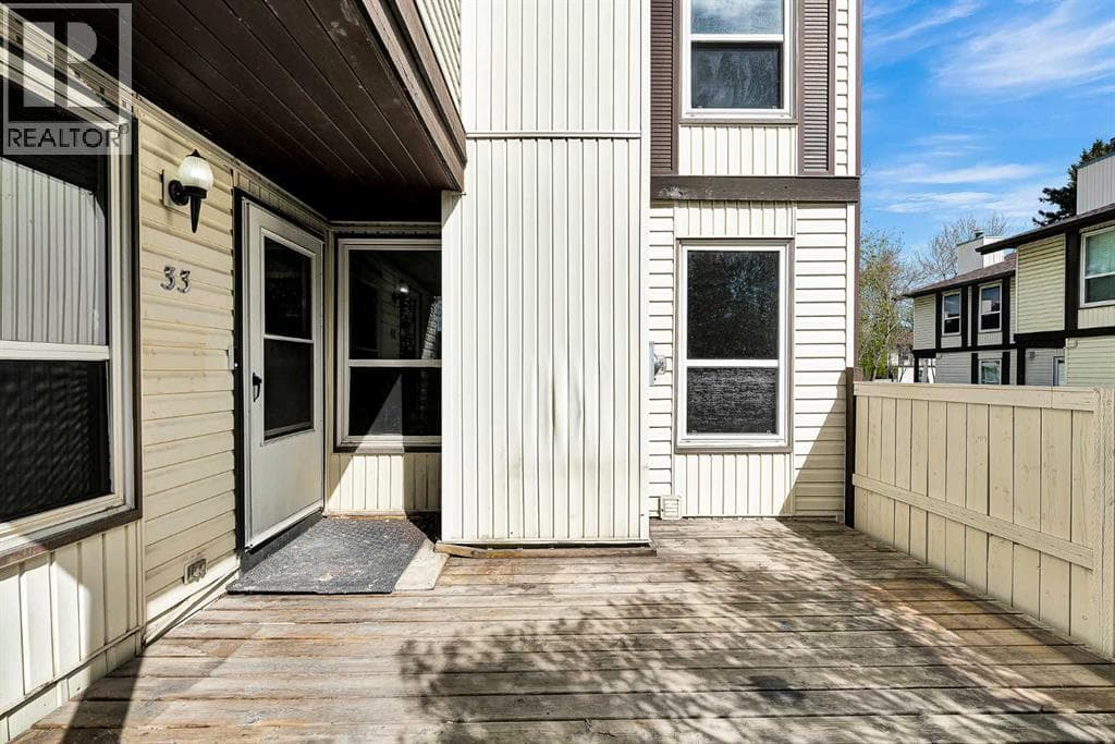 33, 3200 60 Street NE photo 5