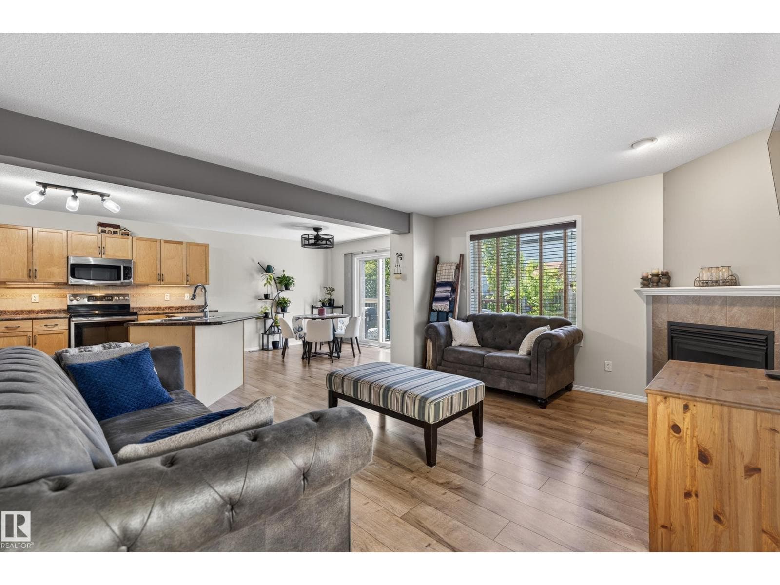 988 REGENCY DR — photo 5