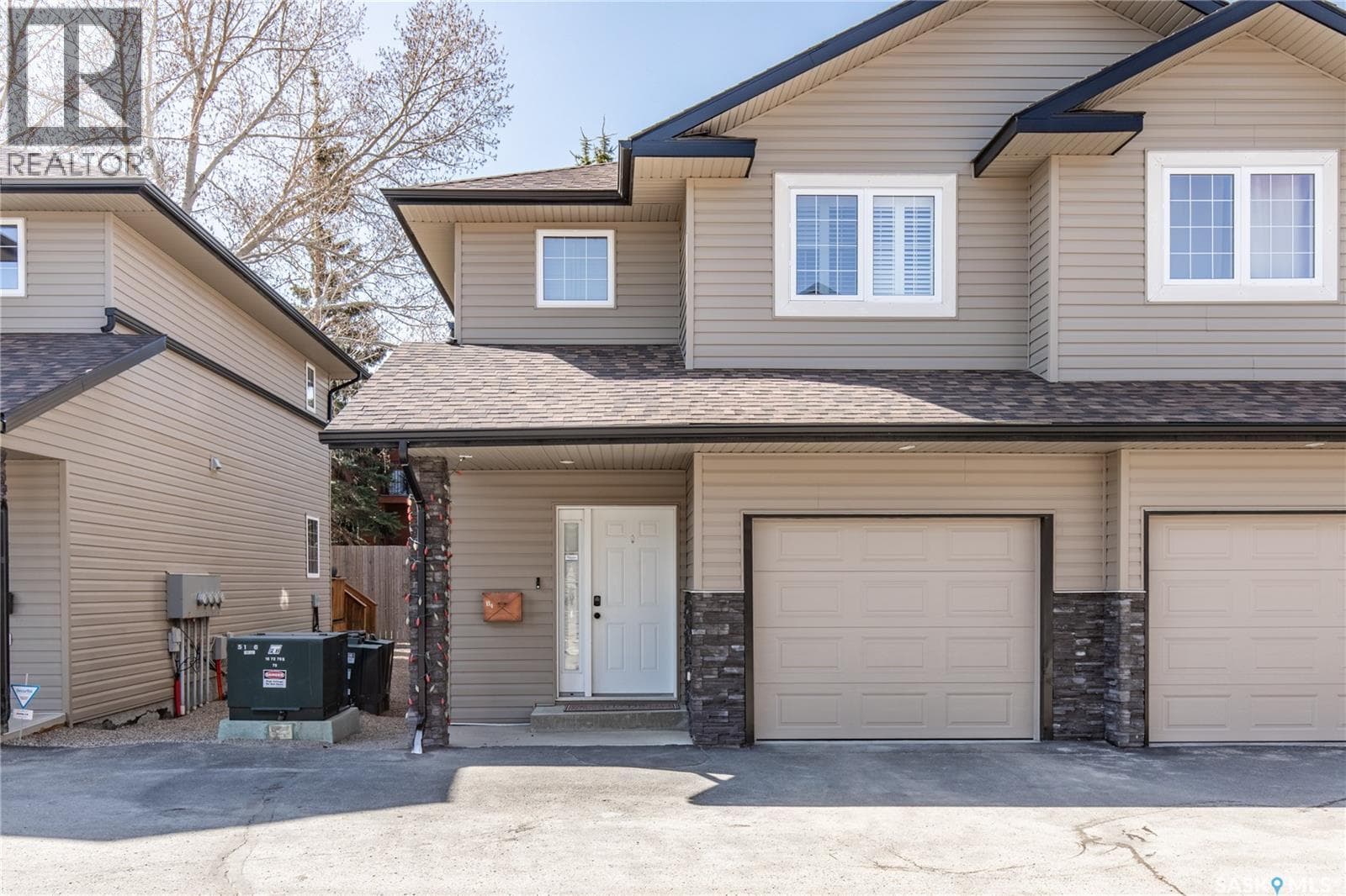 B4 33 Wood Lily DRIVE — photo 2