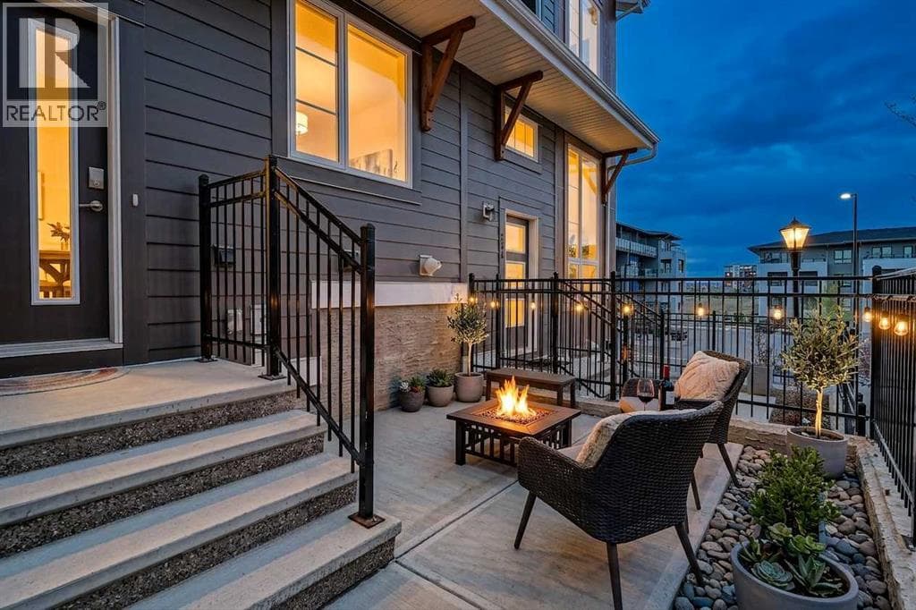 242 Livingston Common NE