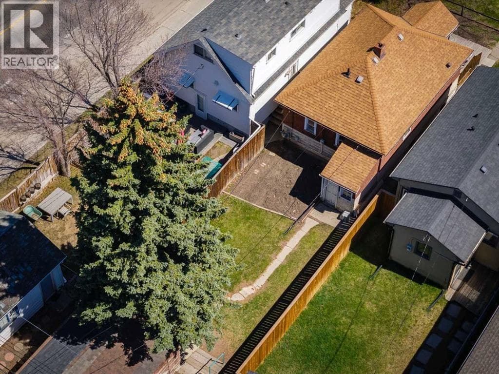 2803 26A Street SW — photo 2