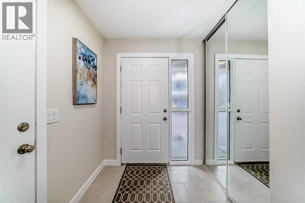 80 Coachway Gardens SW — photo 4