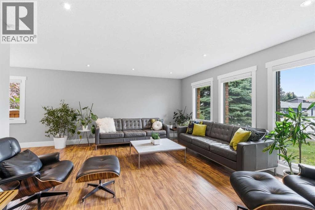 423 Lake Simcoe Crescent SE — photo 5