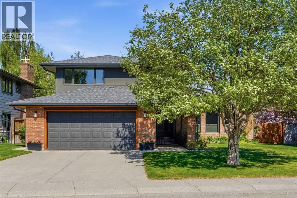 423 Lake Simcoe Crescent SE