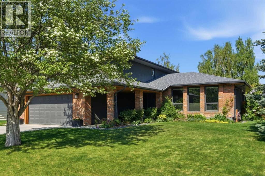423 Lake Simcoe Crescent SE — photo 2