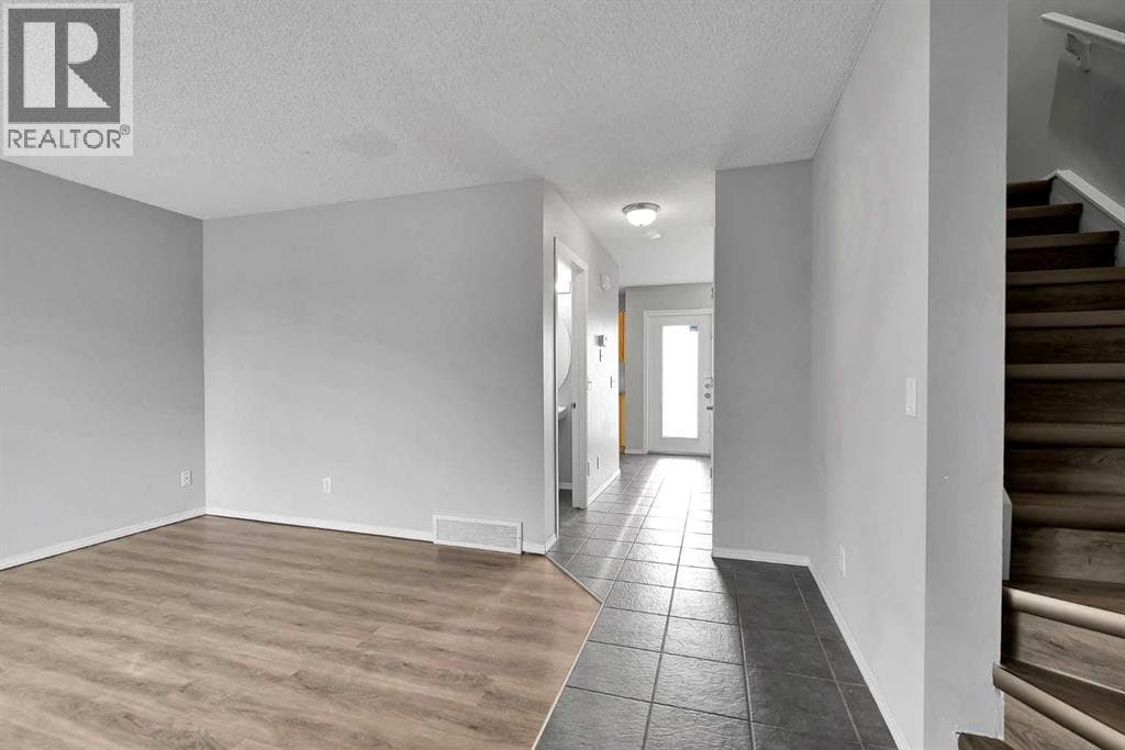 164 Bridleridge Gardens SW — photo 5