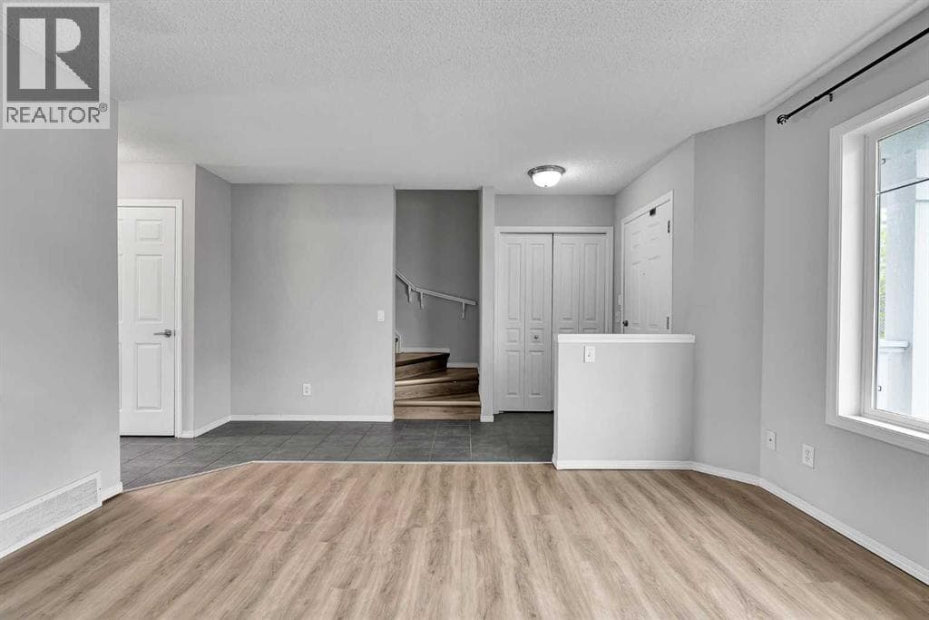 164 Bridleridge Gardens SW — photo 4
