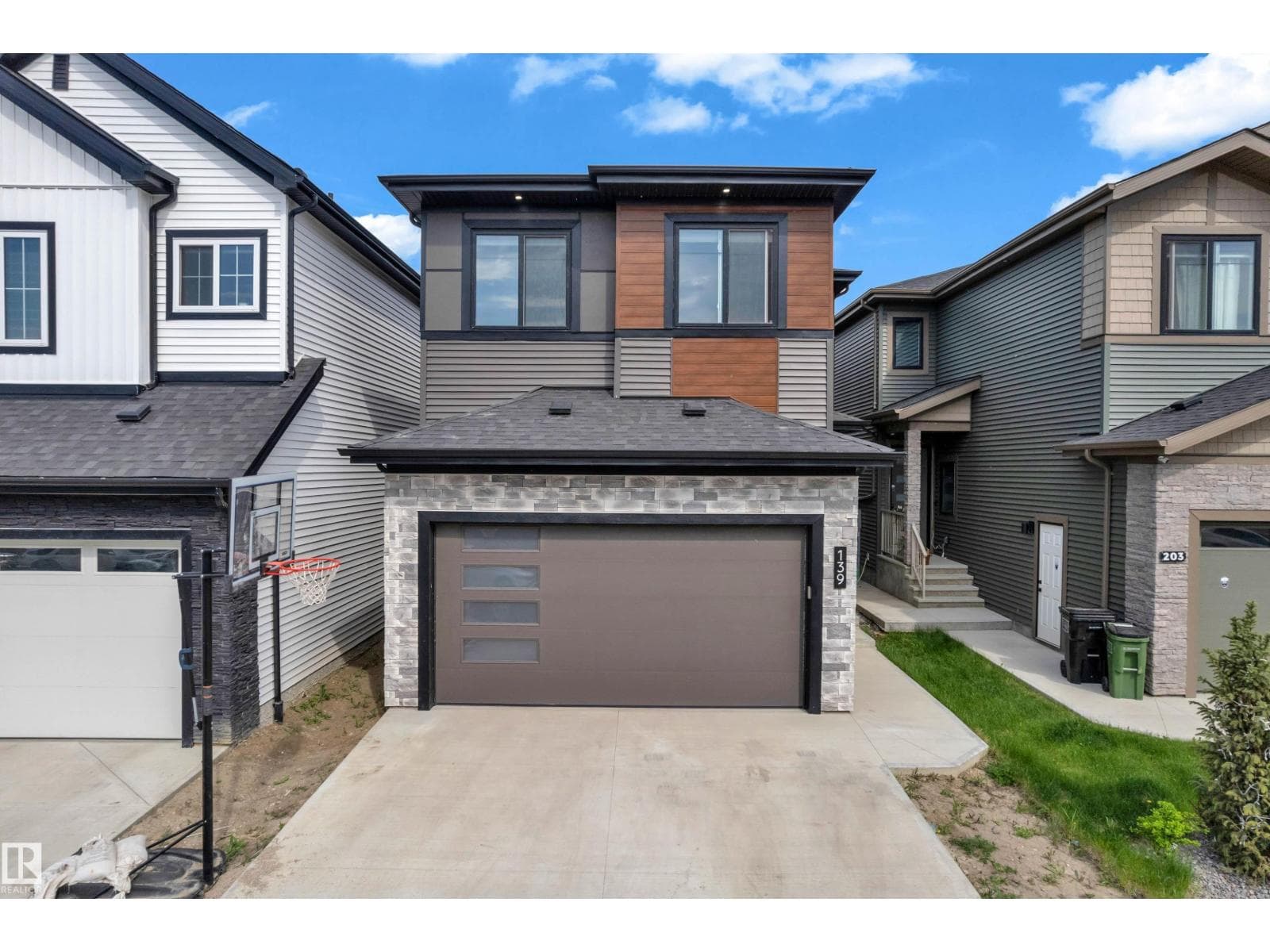 139 28 ST SW