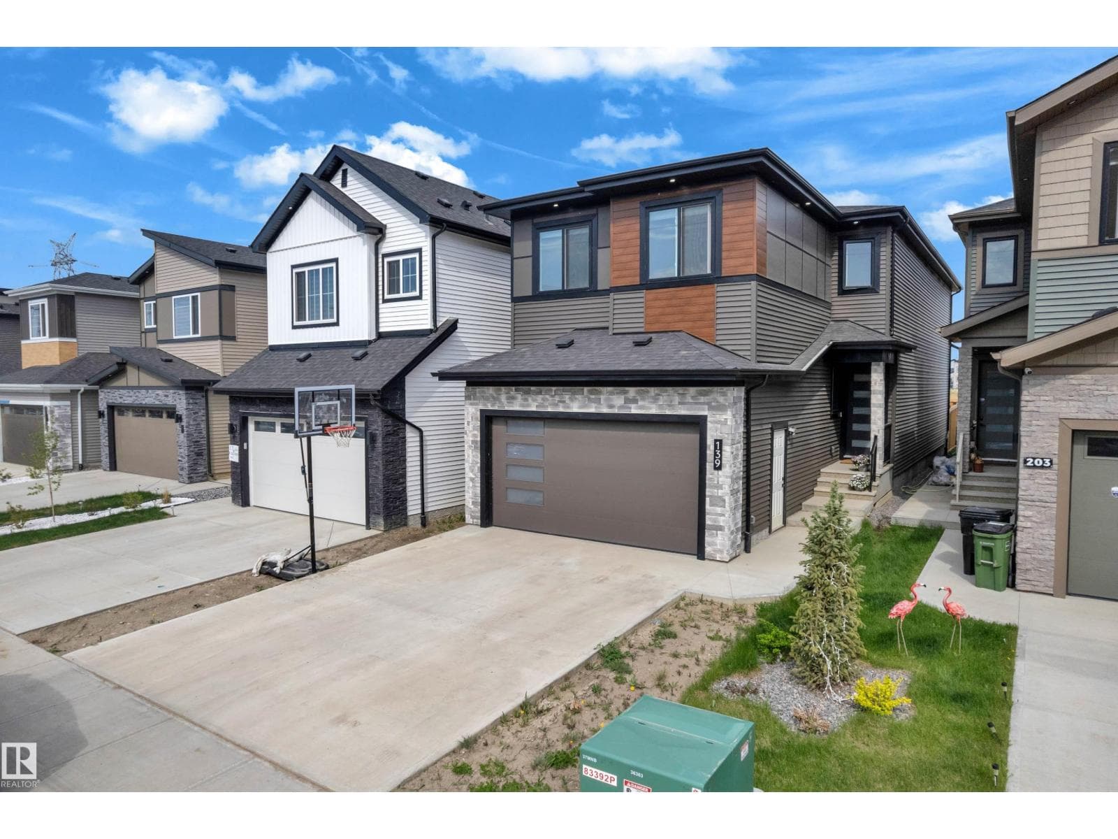 139 28 ST SW — photo 2