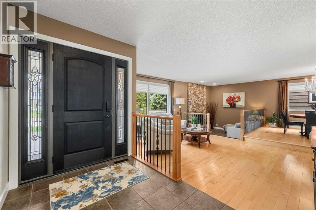 612 Lake Simcoe Close SE — photo 3