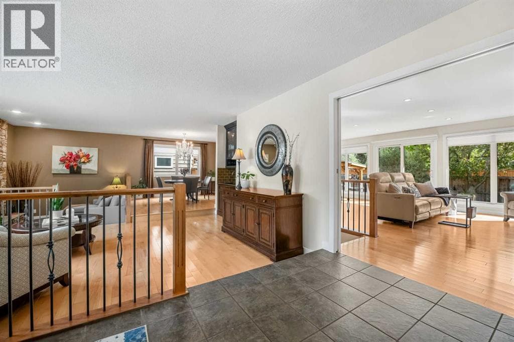 612 Lake Simcoe Close SE — photo 4