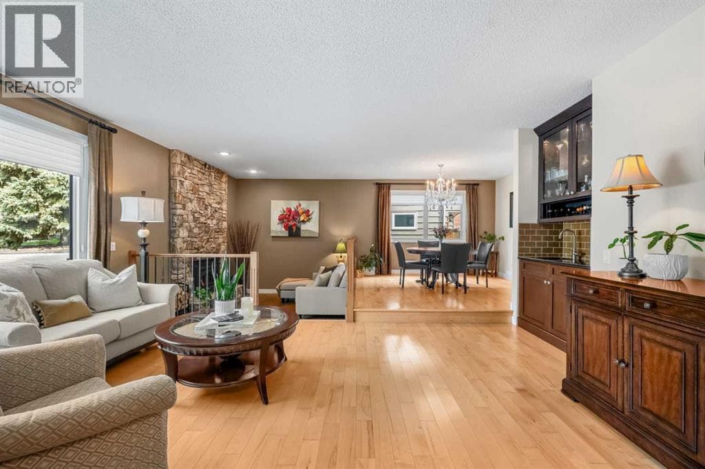 612 Lake Simcoe Close SE — photo 5
