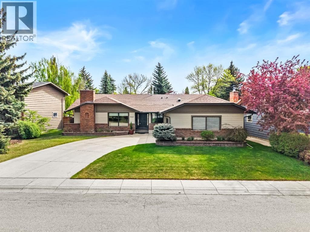 612 Lake Simcoe Close SE