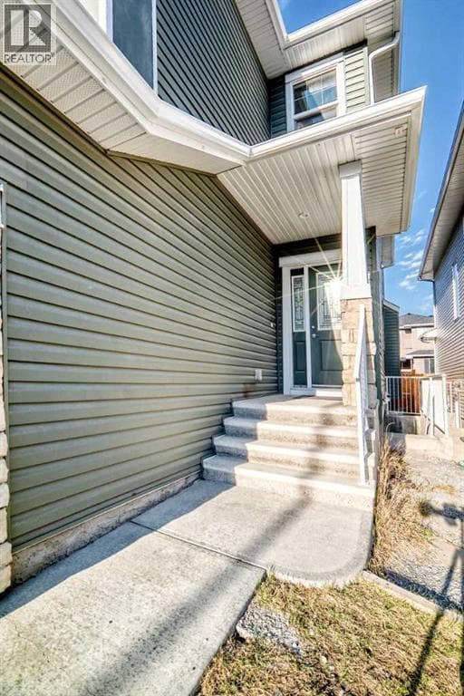 172 Redstone Park NE — photo 2