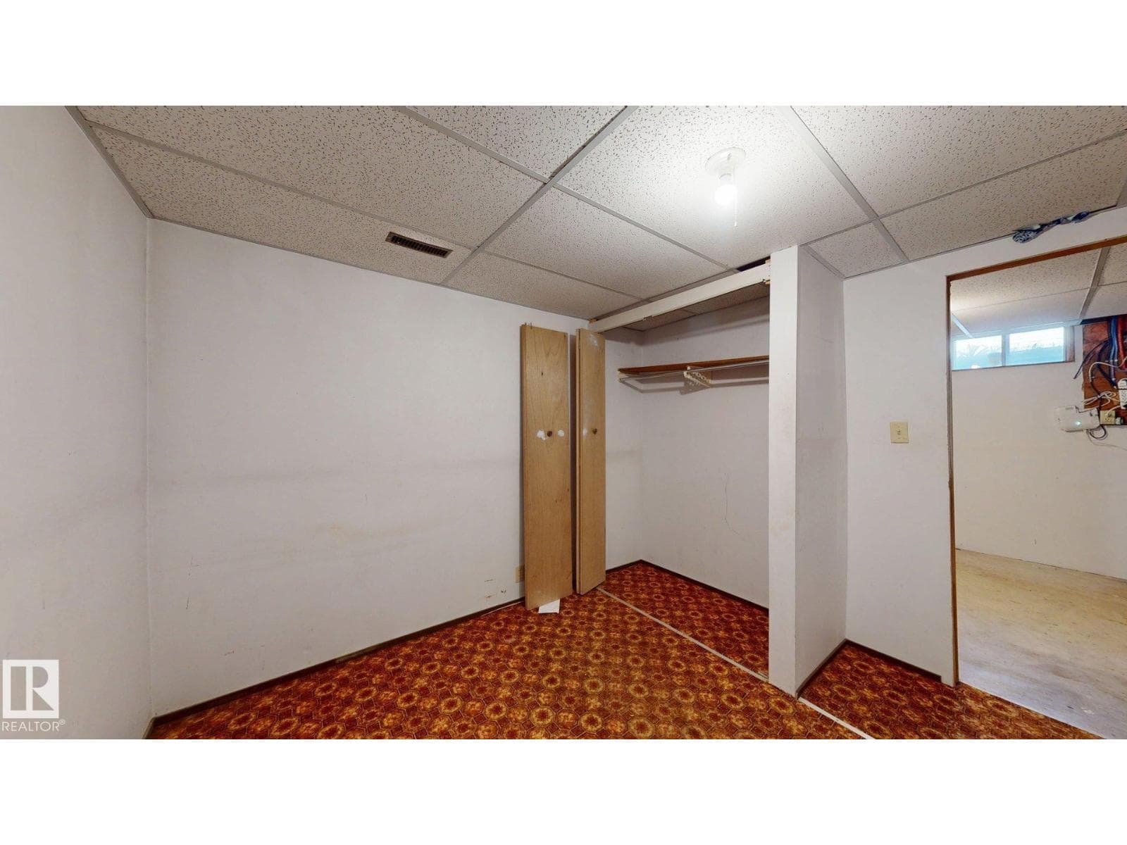 4912 34A AV NW — photo 3