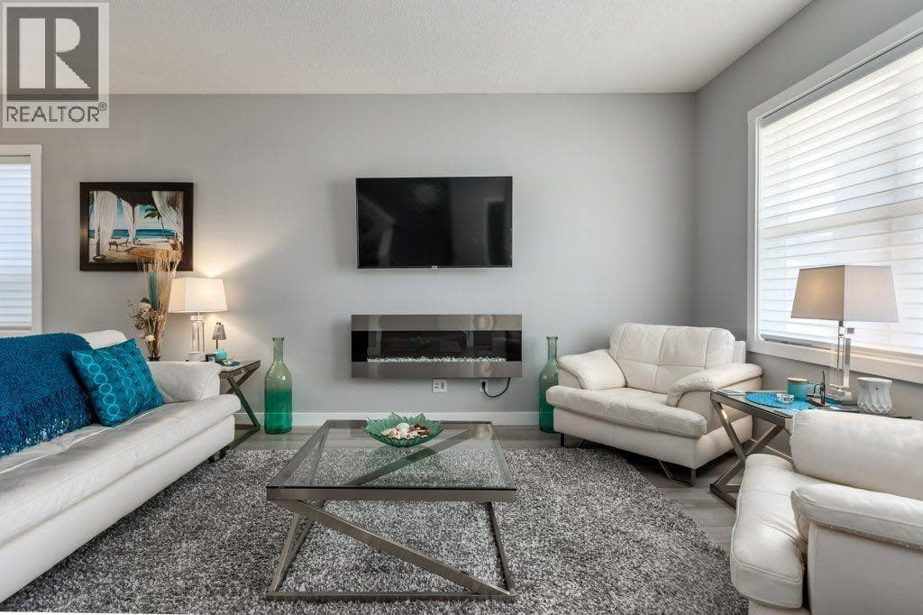 144 Wolf Willow Boulevard SE — photo 3