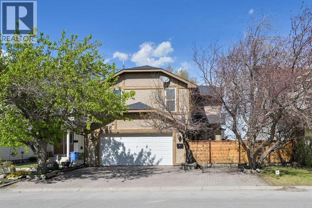 44 Coach Manor Rise SW