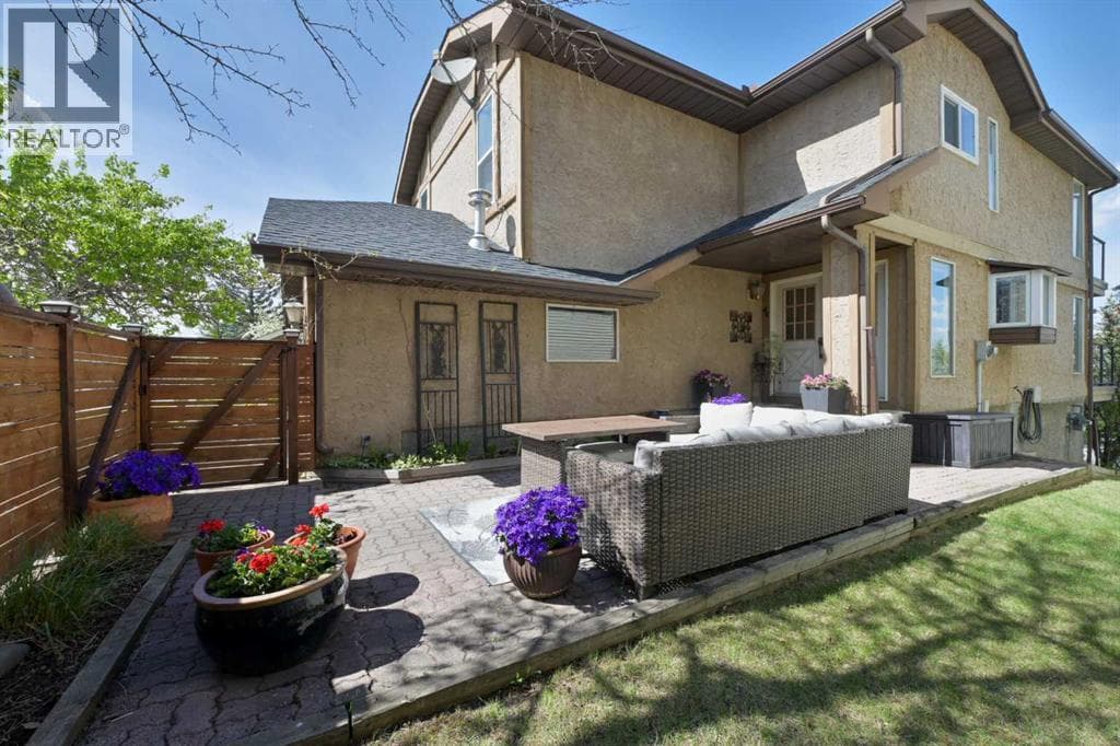 44 Coach Manor Rise SW — photo 2