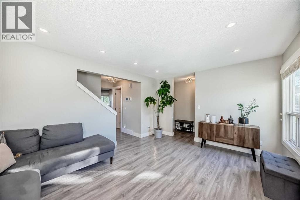 3920 44 Avenue NE — photo 3