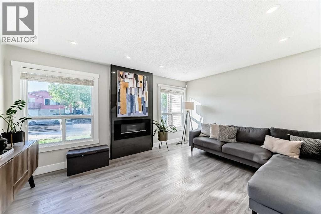 3920 44 Avenue NE — photo 4