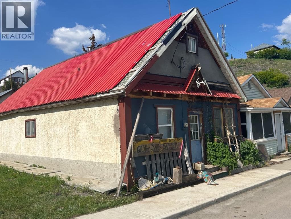 7917 17 Avenue — photo 3
