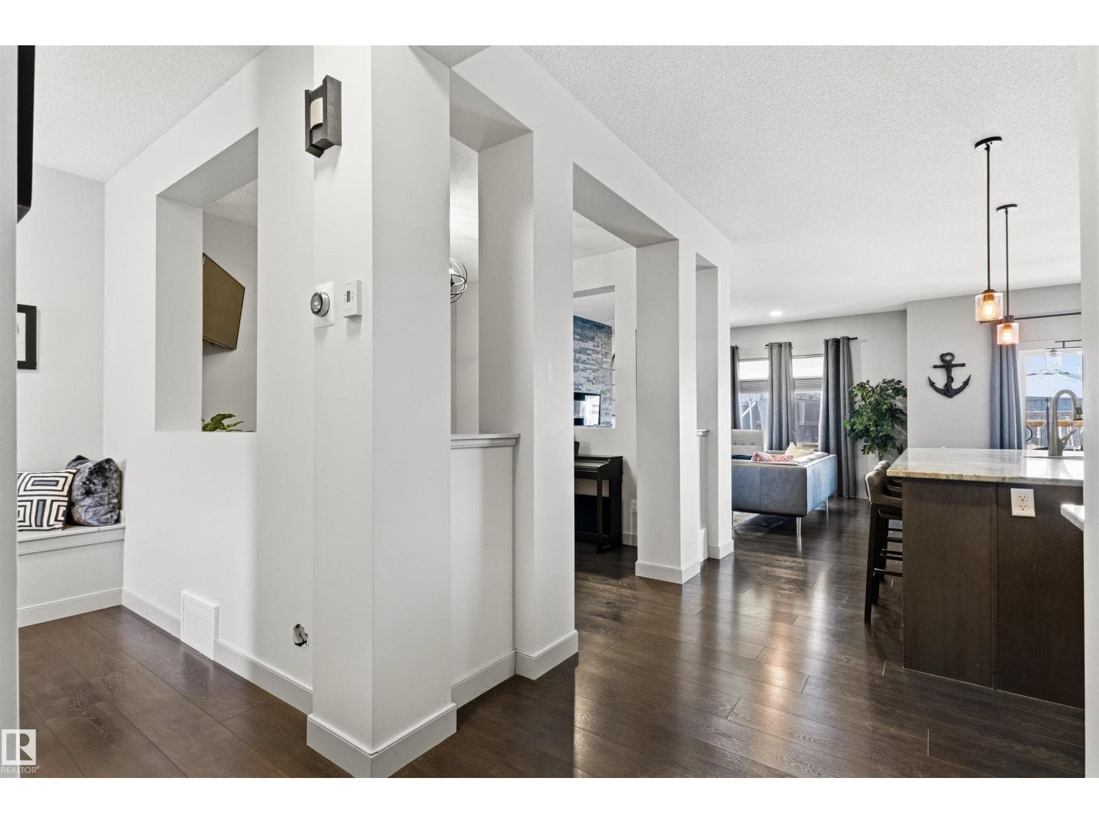 7343 ARMOUR CR SW — photo 4