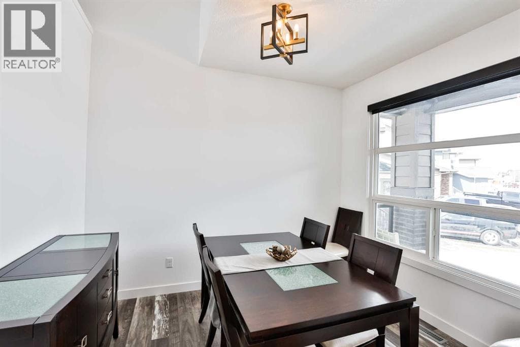 218 Stonecrest Bay W — photo 4