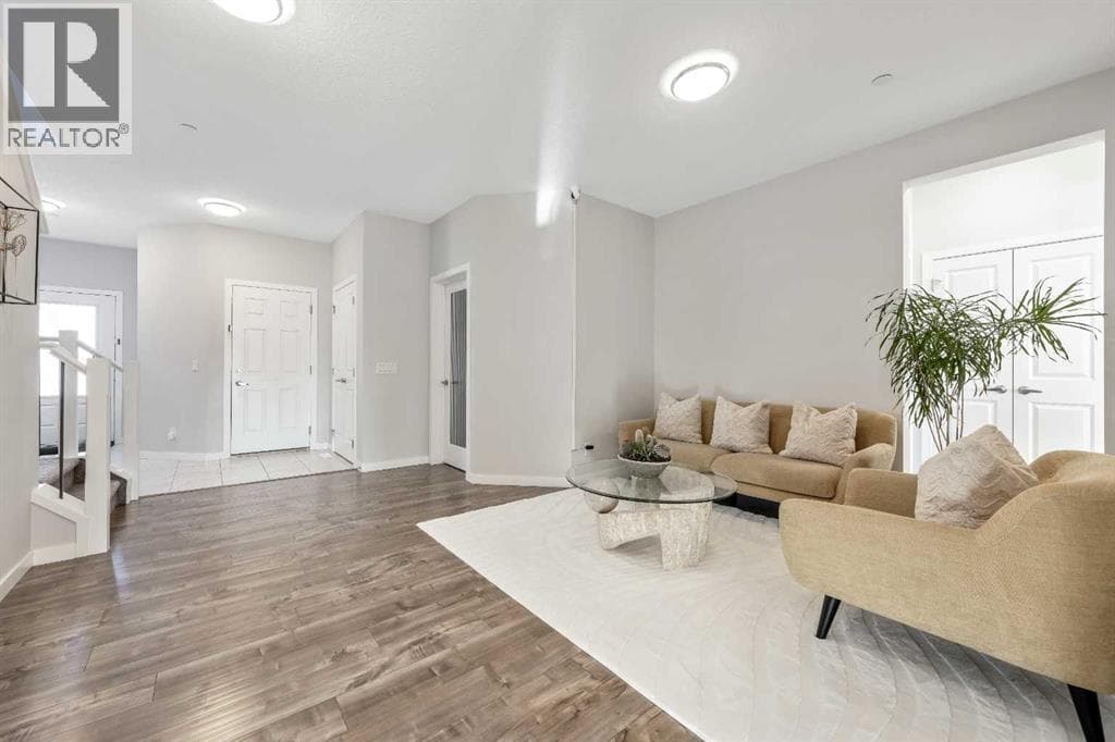 240 Lucas Crescent NW — photo 4