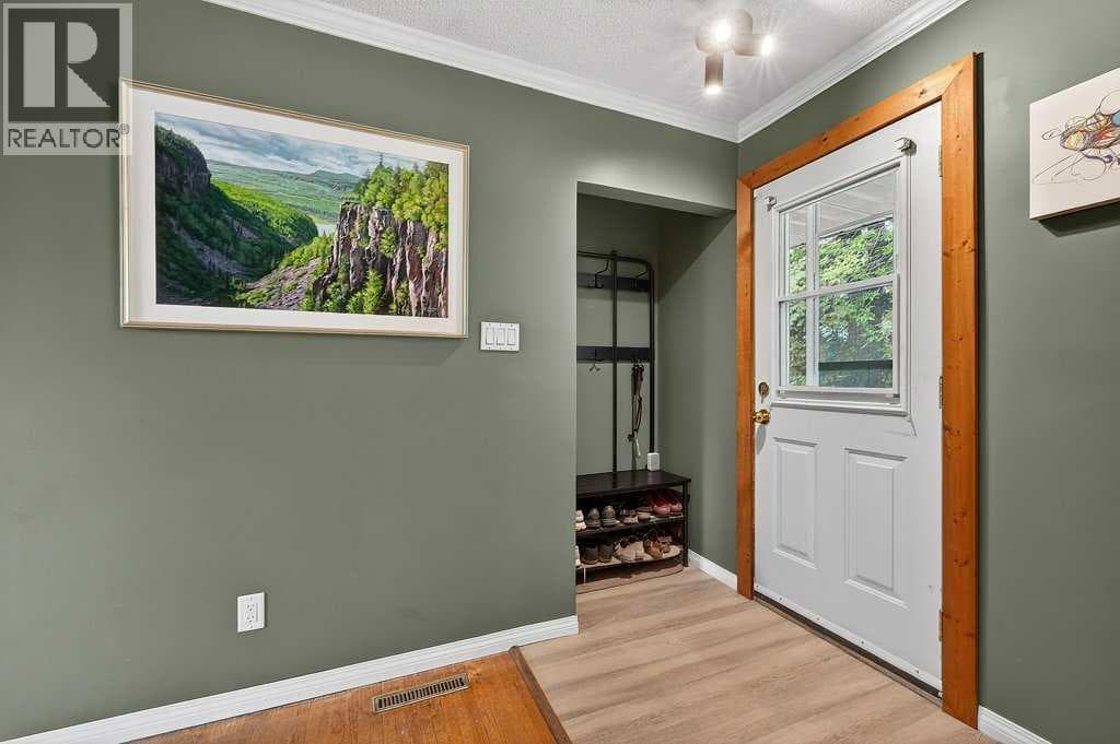 1632 Robson Crescent SE — photo 4