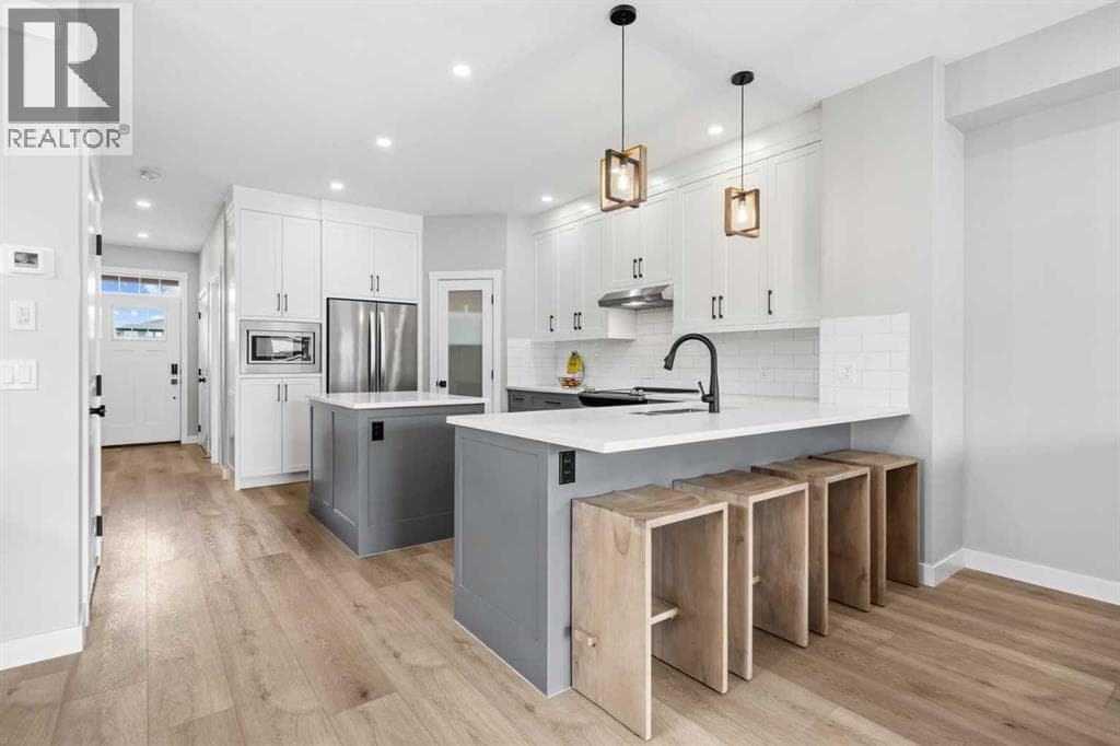 4618 81 Street NW — photo 5