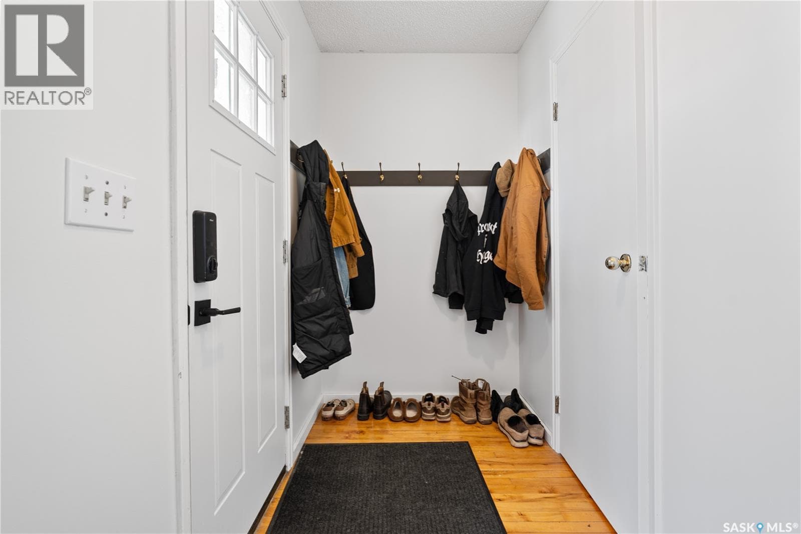 2848 Retallack STREET — photo 5