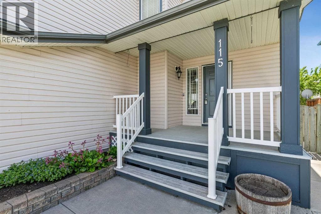 115 Cove Crescent — photo 3