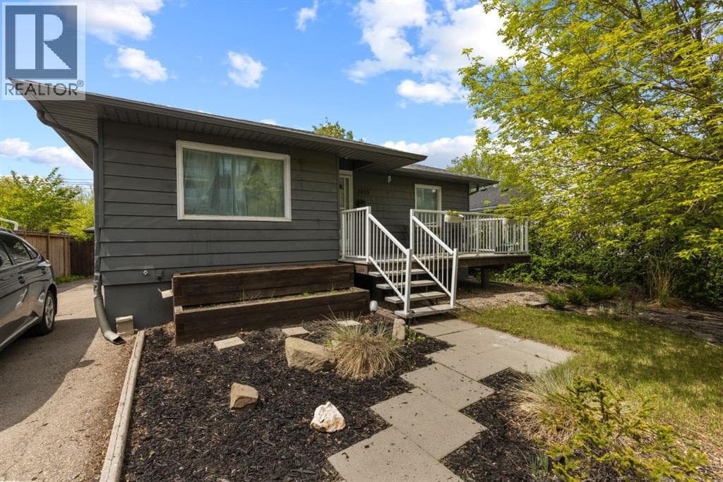 2615 17A Street SW — photo 2