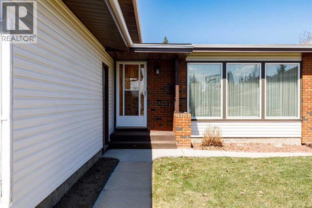 90 Welton Crescent — photo 3