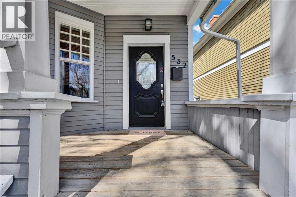 532 19 Avenue SW — photo 2