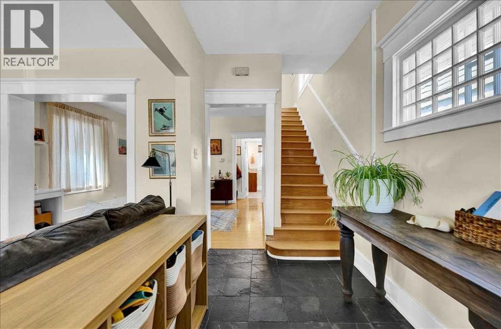532 19 Avenue SW — photo 4