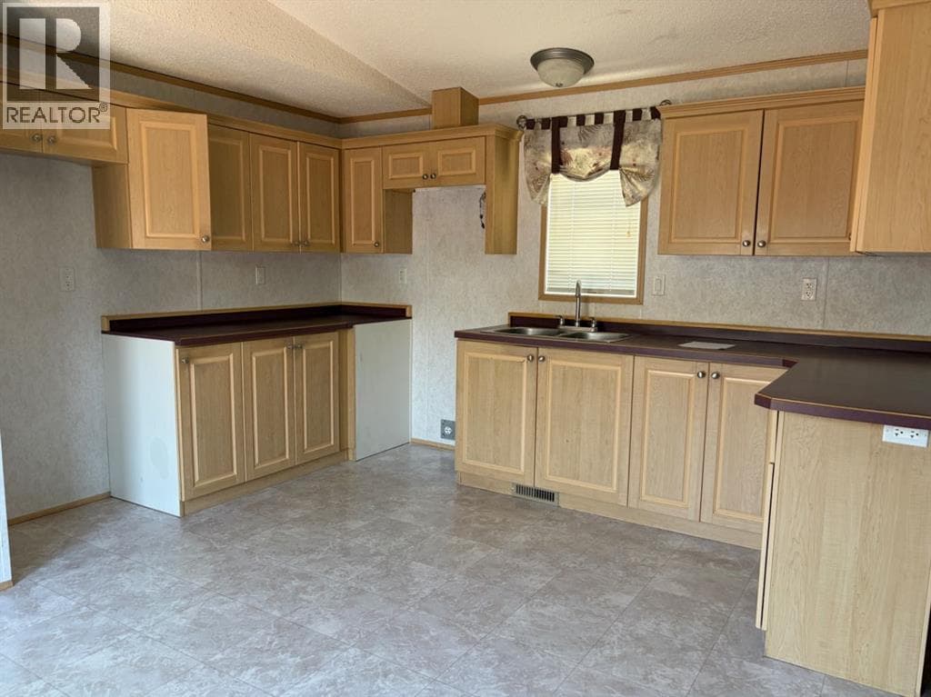 300 Grandview Crescent — photo 4