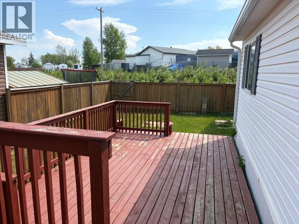 300 Grandview Crescent — photo 3