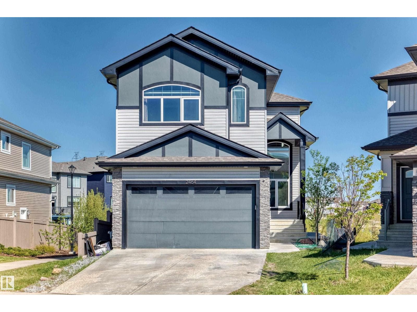 2464 15 AV NW NW