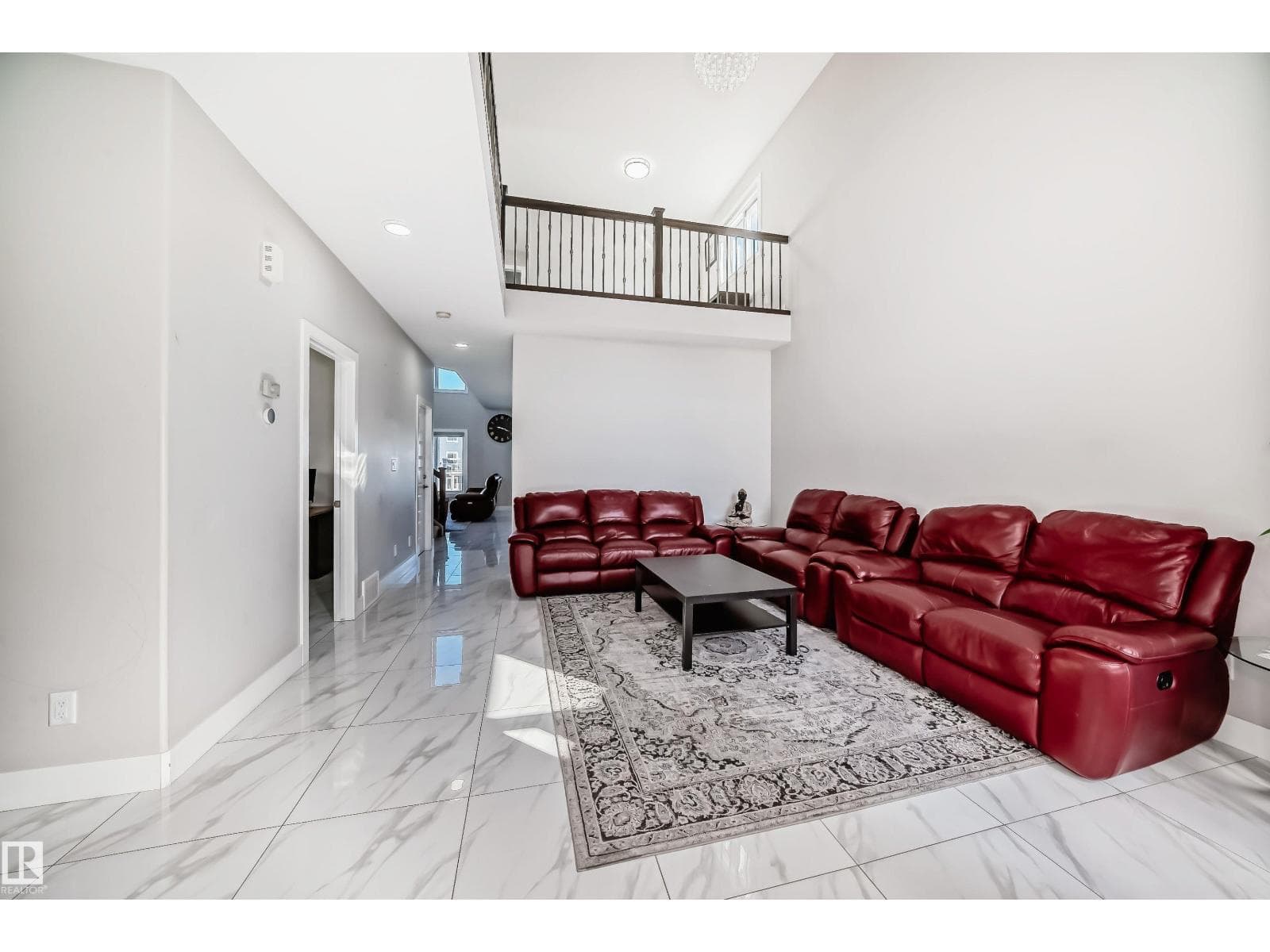 2464 15 AV NW NW — photo 3