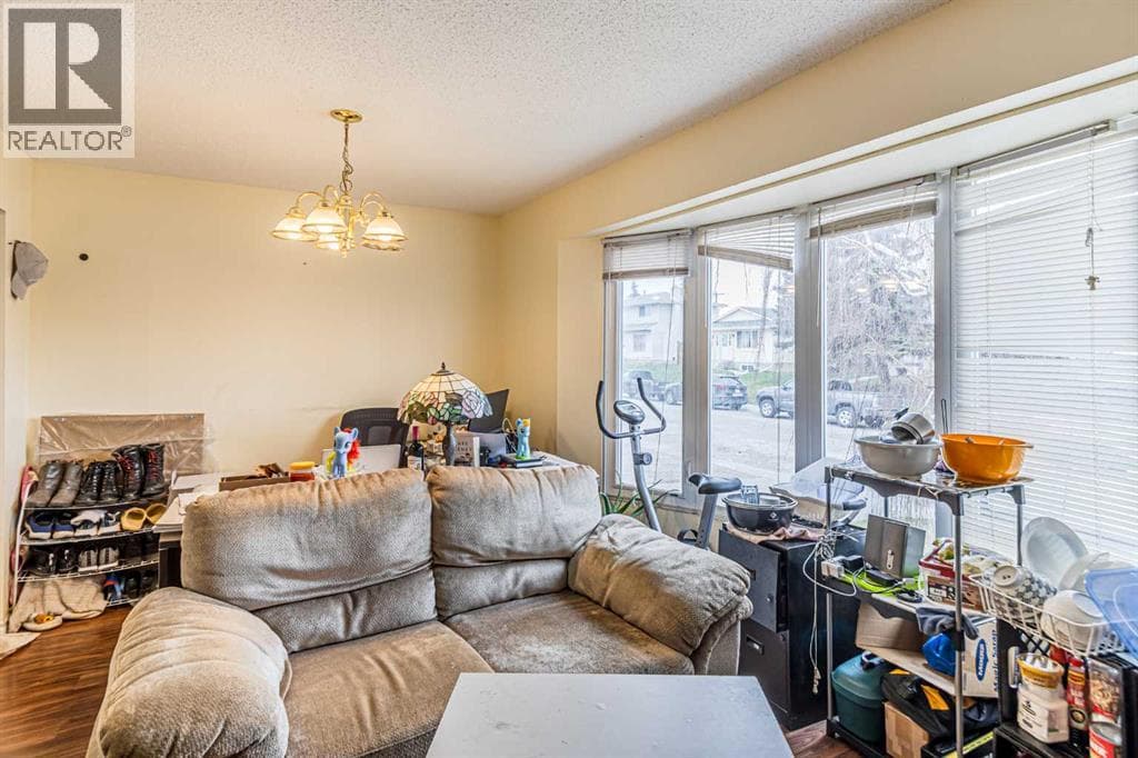 121 Margate Close NE — photo 5