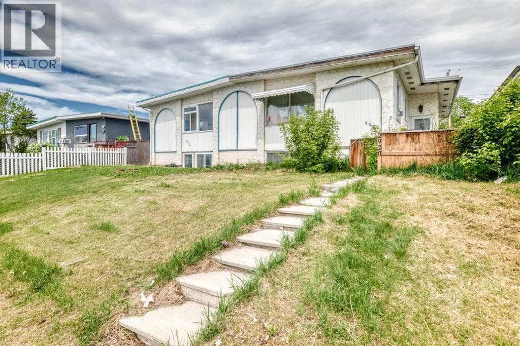 2918 Doverville Crescent SE — photo 2